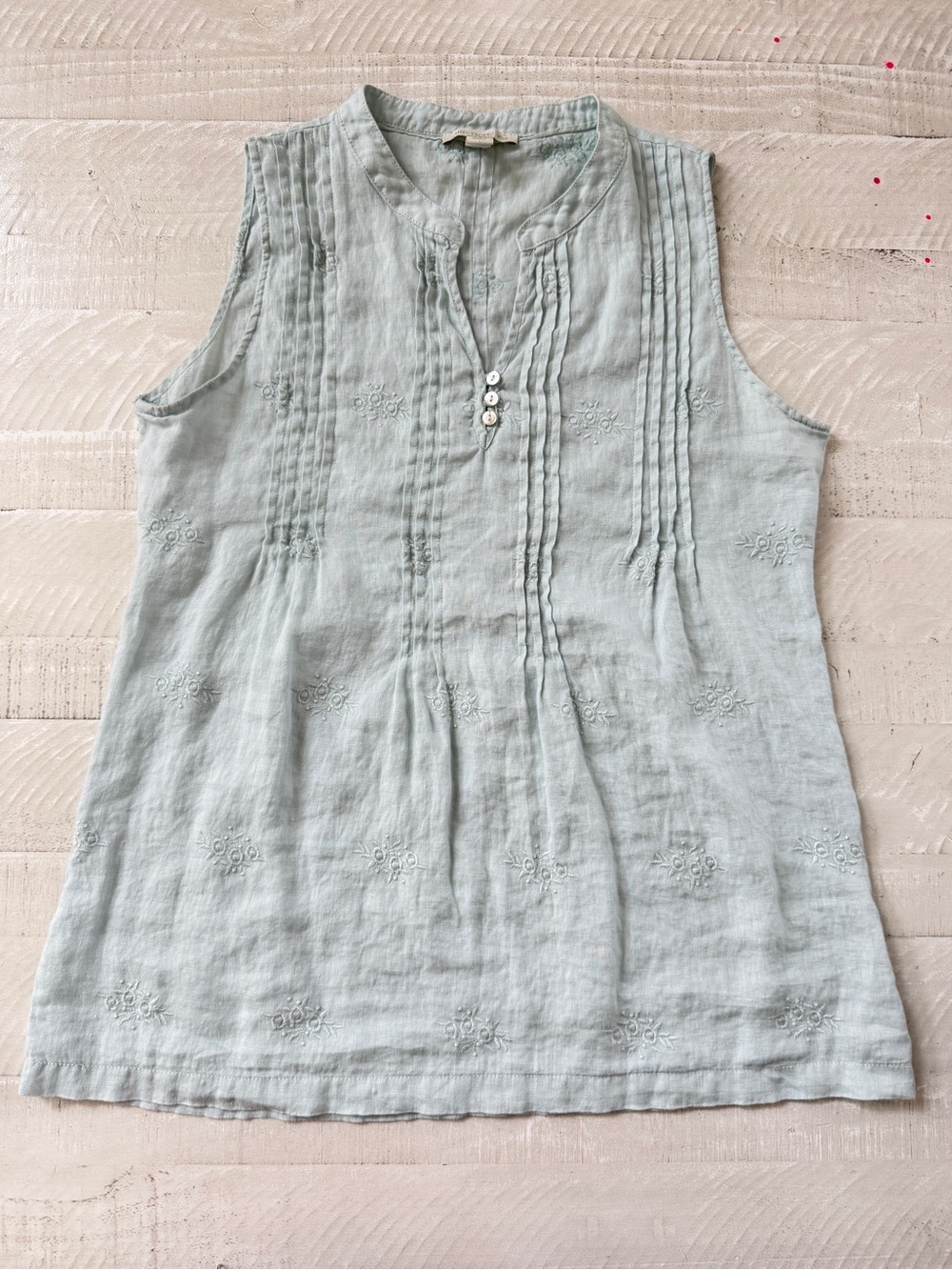 St Tropez West Sleeveless Pintuck Embroidered Linen Top in Light aqua Blue M